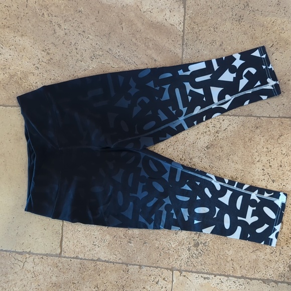 Nike dri-fit Capri legging - Picture 3 of 9